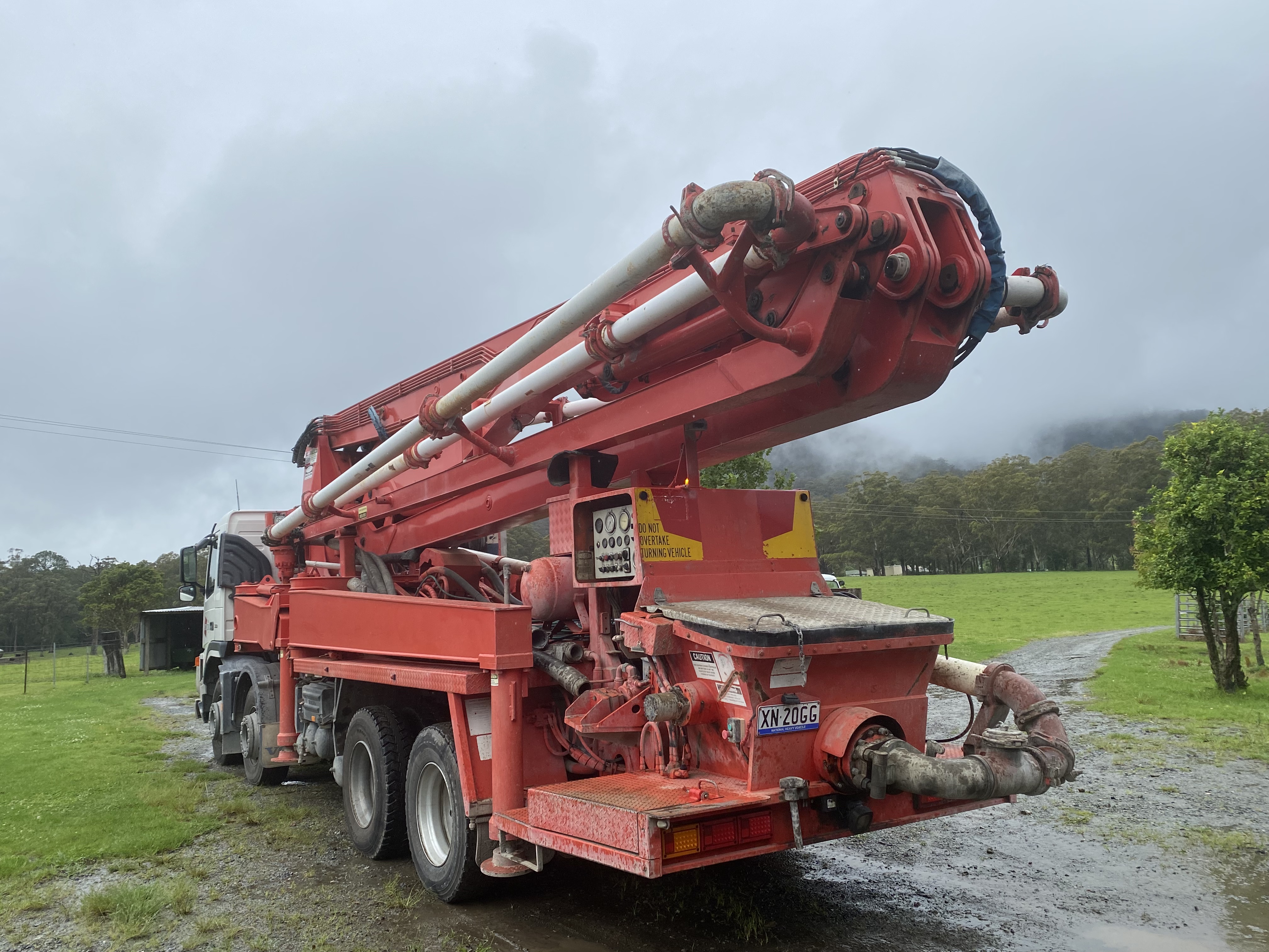 2007 Zoomline Powercrete pump 2006 Volvo
