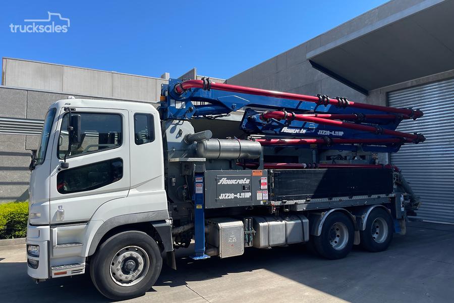 2017 Flowcrete 28m Z Fold - Fuso FV500 Automatic - Mercedes Engine